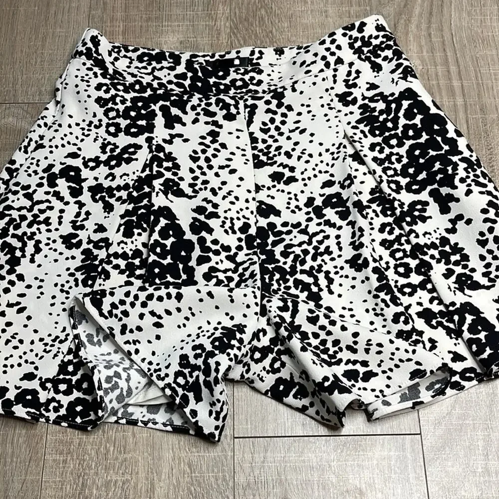 J. CREW Black White Animal Print Side Zip Shorts Women’s Size 2